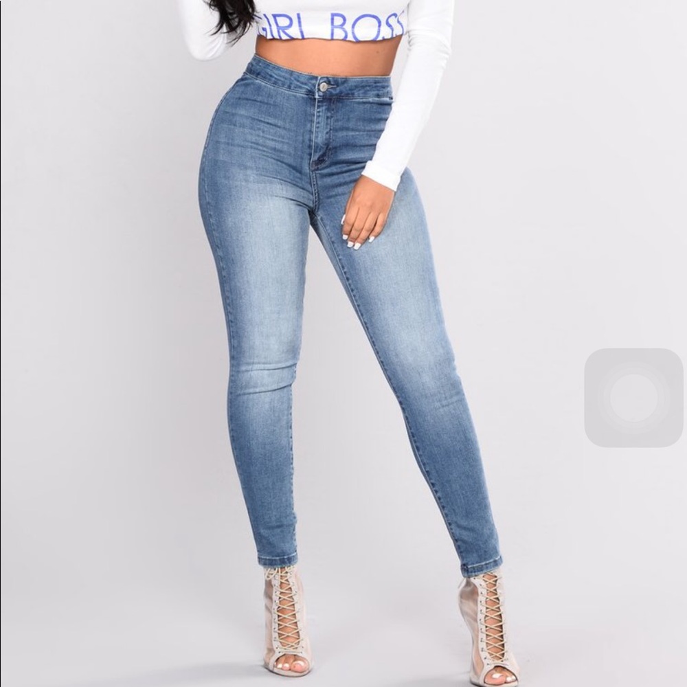 Medium blue wash ankle jeans!